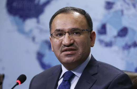 Bakan Bekir Bozdağ'dan Kılıçdaroğlu'na 'seccade' tepkisi! Erdoğan'ın adaylığına itirazlar...