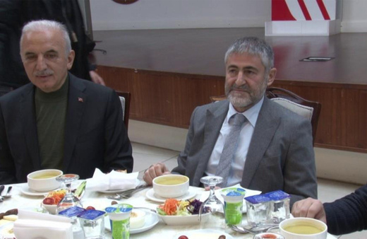 Bakan Nebati, depremzedelerle iftar yaptı