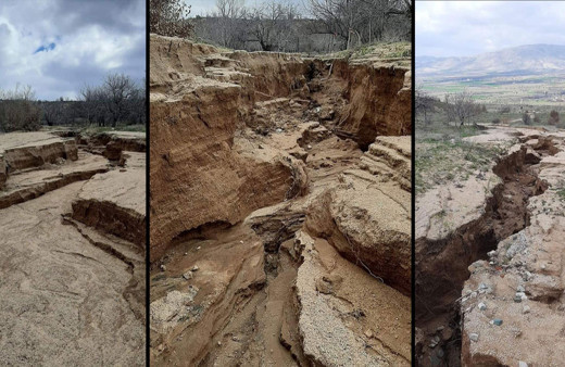 Elazığ’da aşırı yağışlar nedeniyle köy yolu yarıldı
