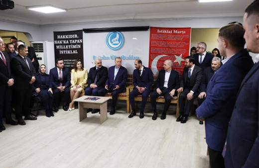 Erdoğan'dan Bağcılar Ülkü Ocaklarına sürpriz ziyaret! "Amerika’ya şu seçimlerde bir ders vermemiz lazım"