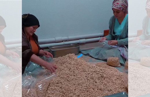 Afyonkarahisar'lı kadınlardan depremzedelere 2 ton erişte