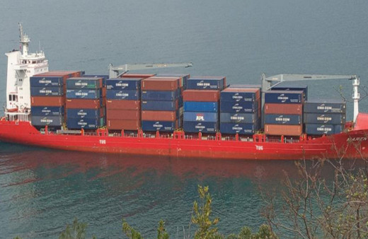 Yük gemisi Kastamonu Cide açıklarında karaya oturdu