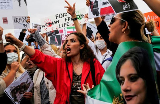 Yeni yasak getirildi! İran'da başörtüsü kurallarına uymayan öğrenciler okuldan atılacak