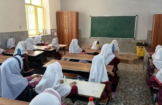 İran'da kurallara uygun başörtüsü takmayan öğrencilere eğitim verilmeyecek