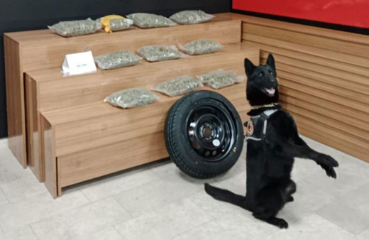 Şanlıurfa'da yedek lastik içinden 5 kilo uyuşturucu çıktı