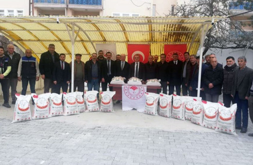Bilecik Bozüyük'te Çiftçiye nohut tohumu desteği
