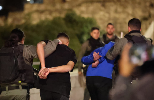 İsrail polisi, Mescid-i Aksa’da terör estirdi! Kıble Mescidi'ne bomba atıp...