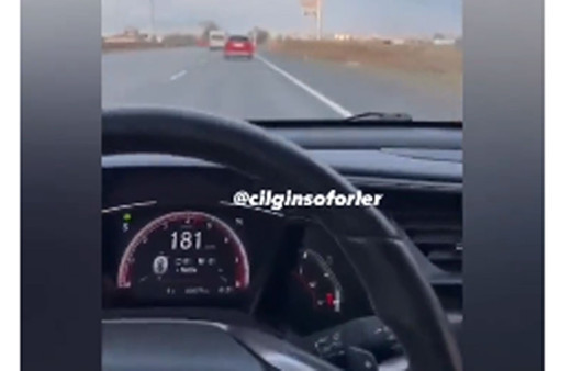 Togg T10X modeli ile Honda Civic otobanda kapıştı görüntüler sosyal medyada gündem oldu