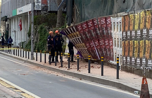 Son dakika! İstanbul'da 5 katlı metruk bina kısmen çöktü! Tramvay seferleri durduruldu...