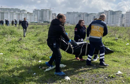 Küçükçekmece'de sır olay! 21 yaşındaki genç arazide ölü bulundu