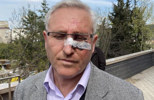 Beyoğlu'nda müezzin öldüresiye dövüldü, döven kişi bakın kim çıktı! Caminin önü karıştı...