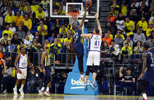 Fenerbahçe Beko kazandı Anadolu Efes elendi Ergin Ataman maç bitmeden sahayı terketti