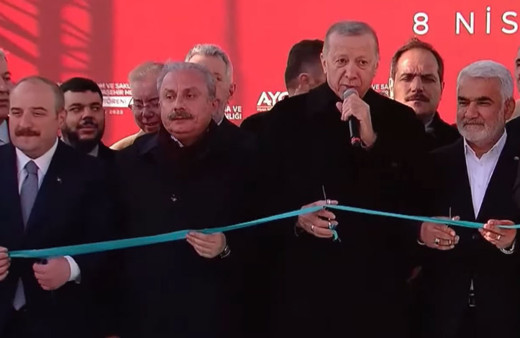 Cumhurbaşkanı Erdoğan: Kıblesi Kabe olmayanın seccadesi nereye bakar bilemem