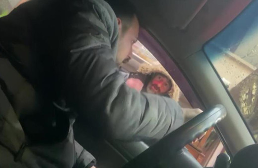 Maltepe’de otopark ücreti isteyen değnekçi polise suçüstü yakalandı