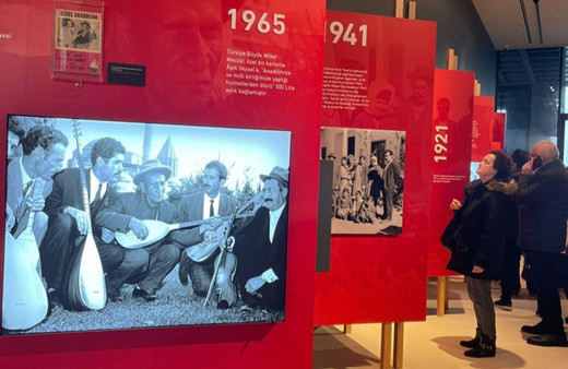 Aşık Veysel'in aile fotoğrafları ve hayatı AKM'de sergileniyor