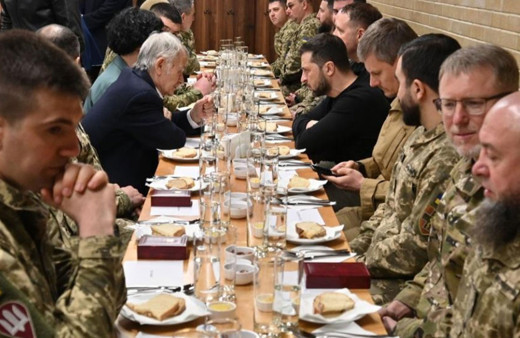 Zelenskiy, Ukrayna ordusundaki Müslüman askerlerle iftar yaptı