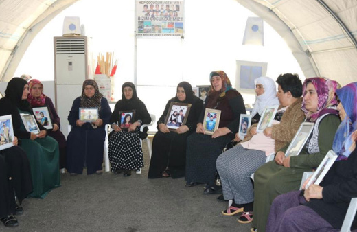 Ailelerin HDP ve PKK'ya karşı evlat nöbeti devam ediyor