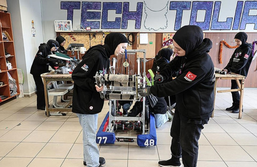 İmam hatipli kızlar ABD'deki robot yarışmasında Türkiye'yi temsil edecek