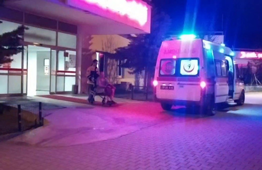 Manyaklığa bak sen! Camiden çıkanlara ateş açılması sonucu 2’si kadın 6 kişi yaralandı