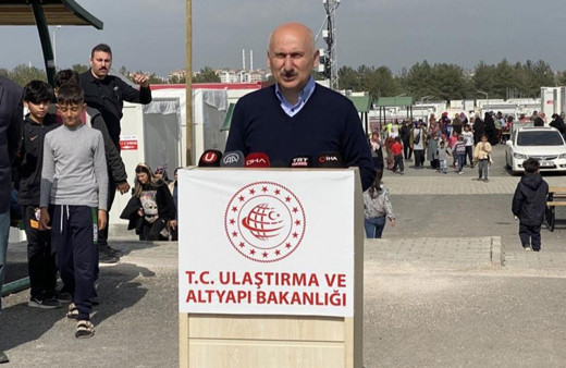 Adil Karaismailoğlu konteyner ve prefabrik evlerde barınanların sayısını açıkladı