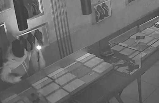 İki dakikada 7 milyonluk kuyumcu vurgunu kameraya yansıdı