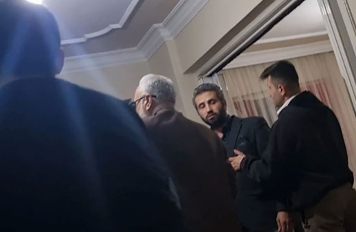 Yeniden Refah Partisi'nde 'kadın erkek yan yana oturamaz' kavgası! "Kurtardık mı İslamiyet'i?