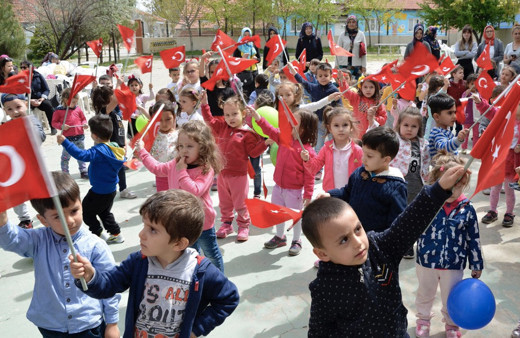 23 Nisan şiirleri kısa 3. 4. sınıf 2-3 kıtalık anlamlı 23 Nisan şiirleri sayfası