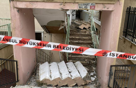 İstanbul Avcılar’da merdivenleri çöken bina mühürlendi
