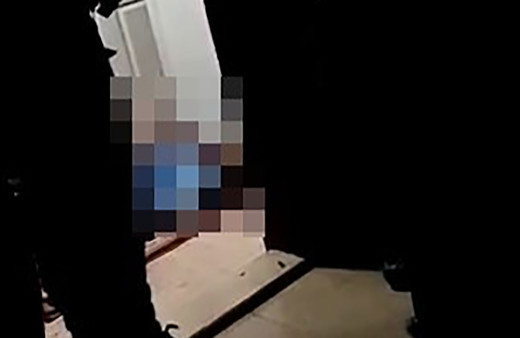 Genç hemşire evinde boğazı kesilmiş, elinde kesici aletle ölü bulundu