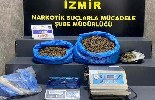 İzmir'de narkotik baskını. Ev değil sanki uyuşturucu dükkanı