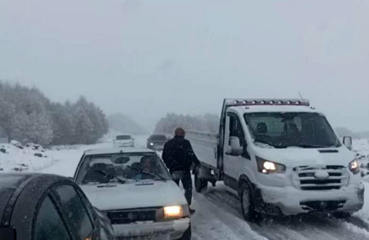 Muş'ta Nisan karı bitmiyor