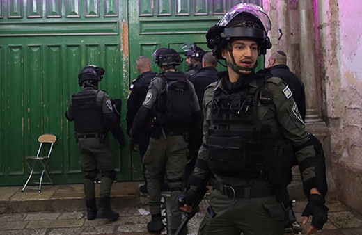 İsrail güçleri Mescid-i Aksa'da yine Filistinlilere saldırdı