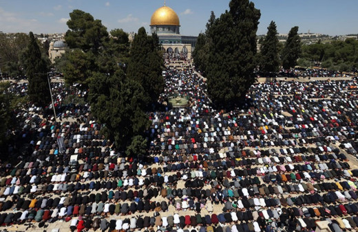 Mescid-i Aksa'da Ramazan'ın son cuma namazı 250 bin kişiyle kılındı