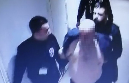 İstanbul'da film gibi gasp kamerada: İş adamını kelepçeleyip kaçırdılar