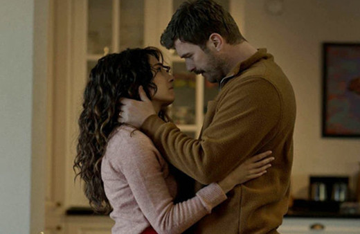 Boğa Boğa filmi sosyal medyaya damga vurdu! Kıvanç Tatlıtuğ ve Funda Eryiğit'in cesur sahnesi olay oldu