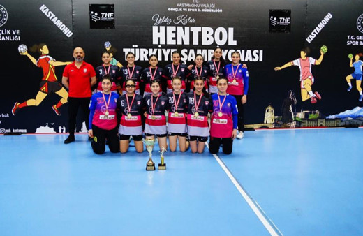Hentbol Yıldız Kızlar Türkiye Şampiyonasında Adana Totemcard Adasokağı şampiyon oldu