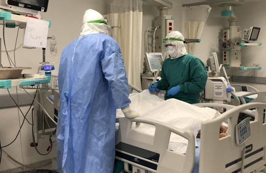 Hindistan'da Kovid-19'dan öldüğü sanılan kişi iki yıl sonra evine döndü