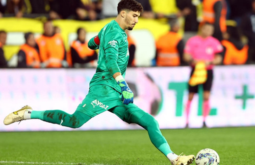 Fenerbahçe'de Altay Bayındır ameliyat oldu