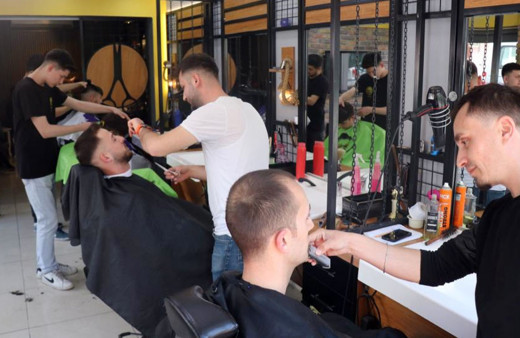 Bayram tıraşı son güne kalmasın. Berberlerde bayram yoğunluğu var