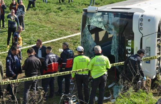 Eskişehir'de işçi dolu servis aracı şarampole uçtu! Ölü ve yaralılar var