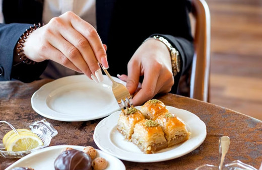 Bayram öncesi tatlı üreticileri uyarıyor: Merdiven altından ürün almayın