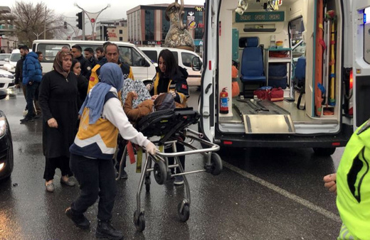 Trafikte tartıştığı kadın sürücüye yumruk atıp bayılttı