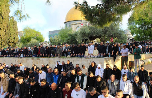 Mescid-i Aksa'da bayram namazı 120 bin Müslümanla kılındı