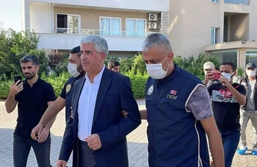 O bürokrat "PKK'lılara saldırı taktiği verdi" iddiası! "Polislere parke taşıyla saldırın"