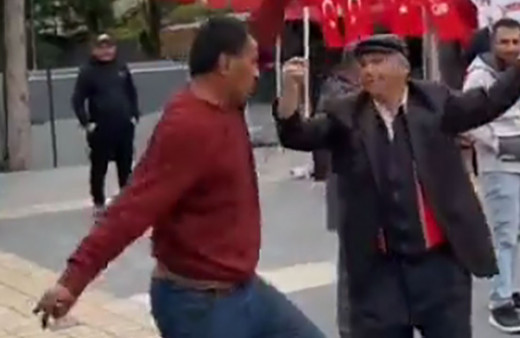 AK Parti ile CHP'lilerin danslı atışması! Selda Bağcan'ın 'yuh yuh' şarkısıyla karşılıklı oynadılar