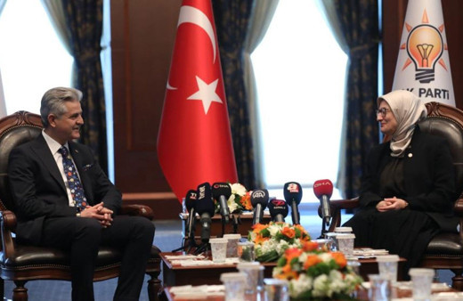 Siyasi partilerde bayramlaşma ziyaretleri