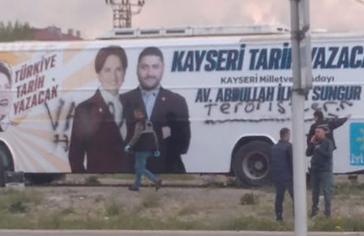 İYİ Parti seçim otobüsüne "teröristler" yazdılar! Kayseri'de suç duyurusu...