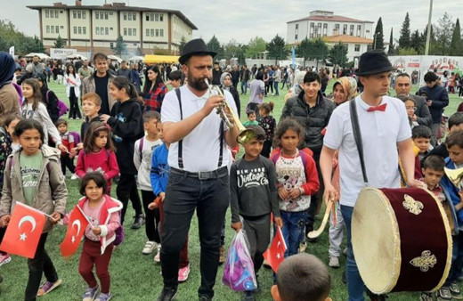 Adıyaman'da depremzede çocukların 23 Nisan coşkusu
