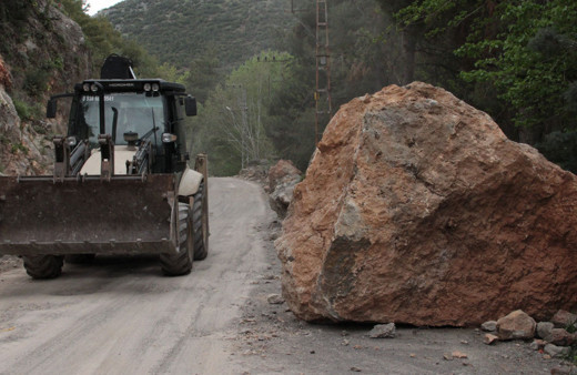 Depremin en çok etkilediği Hatay'da yeni görüntüler ortaya çıktı! Hepsi tonlarca ağırlığında koparıp savurmuş!
