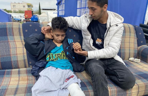 Bacağı kesilen depremzede çocuğun tek hayali ‘Silikon Bacak”